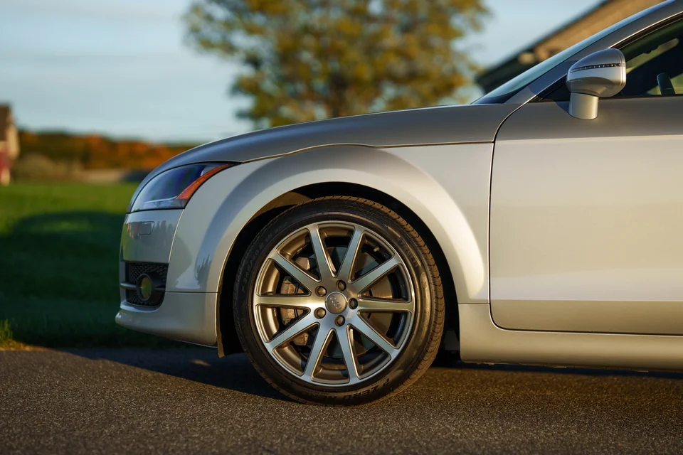 2008 Audi TT 3.2 Quattro — Front wheel and fender