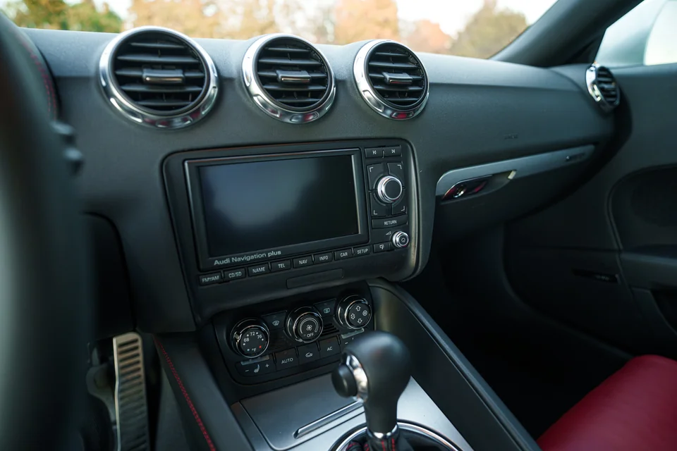 2008 Audi TT 3.2 Quattro — Navigation and climate controls
