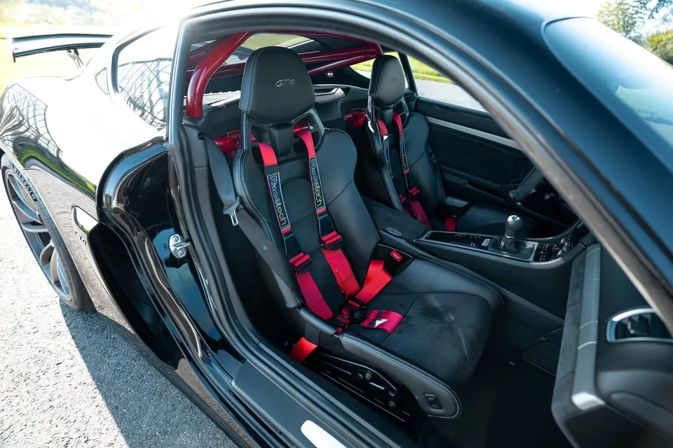 Cayman GT4 interior